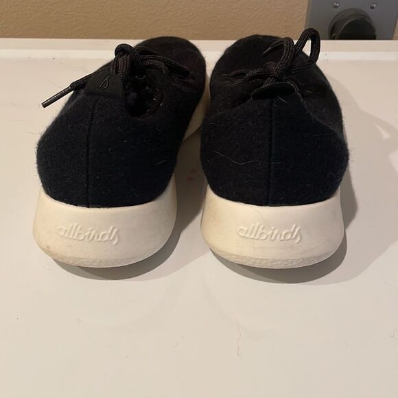 AllBirds wool black tennis shoes. They are a woman’s size 8 - Picture 6 of 9